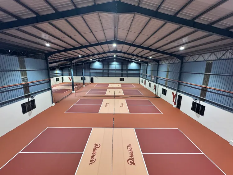 Pickleholic Arena — 球场全景